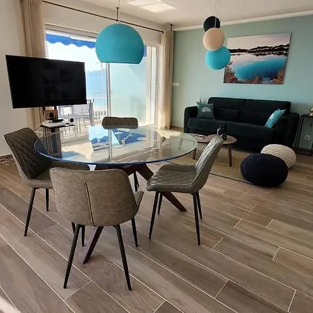 1 Bed With Sea Views 公寓