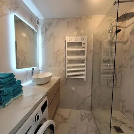 1 Bed With Sea Views *