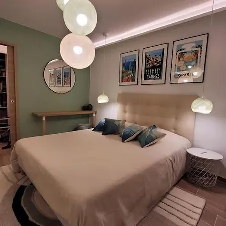 1 Bed With Sea Views *